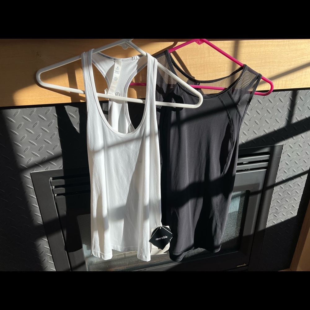 Lot of 2 Lululemon Tanks!  Both size 4